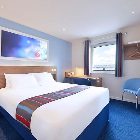 Travelodge London Ealing Eksteriør billede