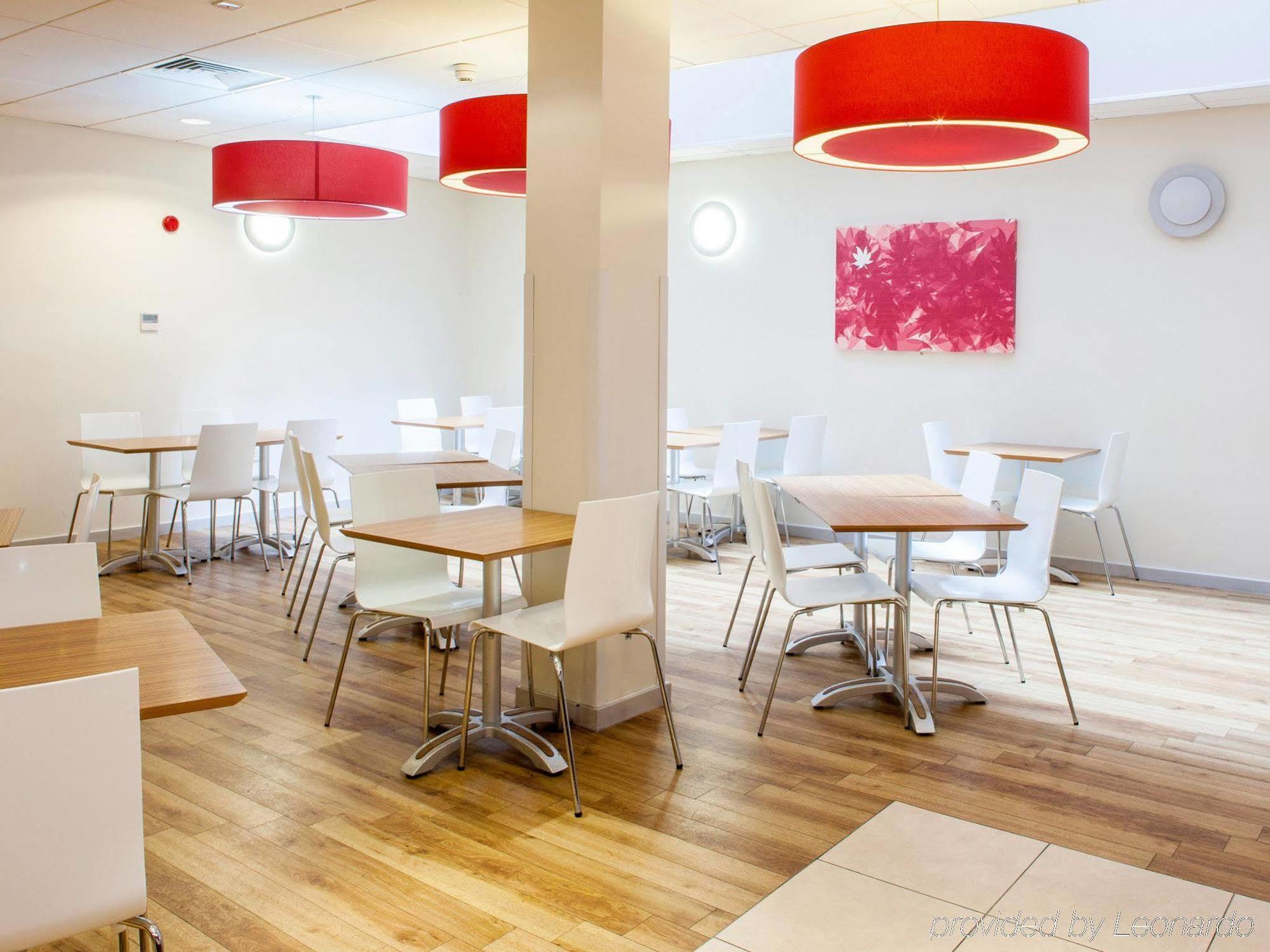 Travelodge London Ealing Eksteriør billede