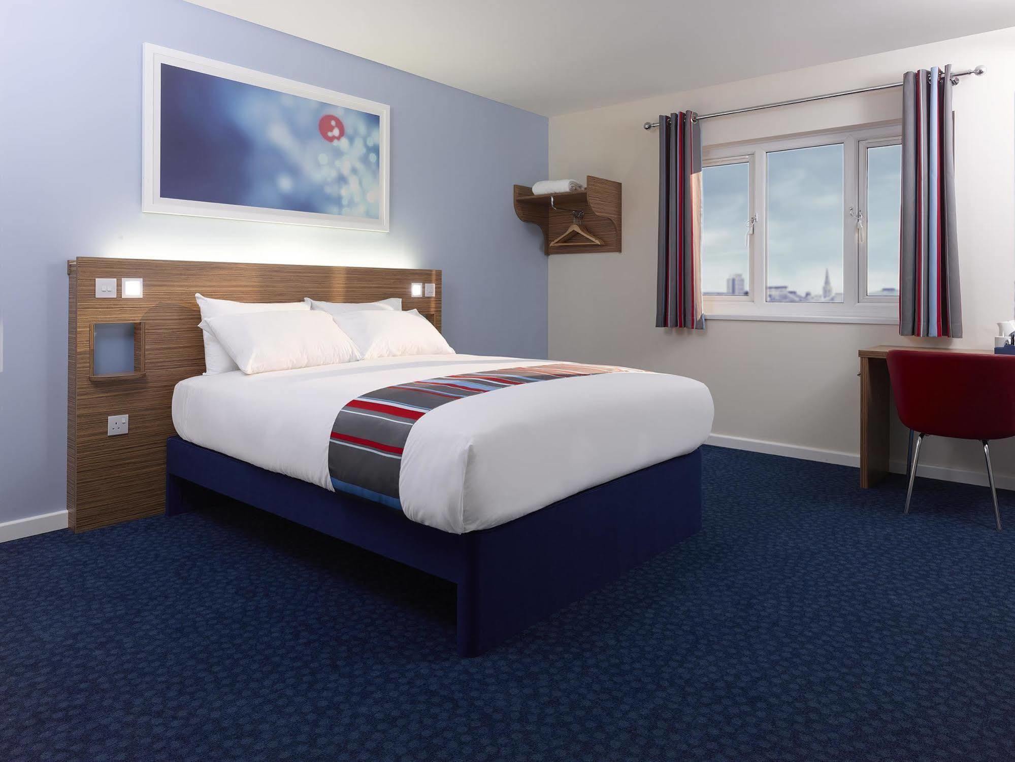 Travelodge London Ealing Eksteriør billede