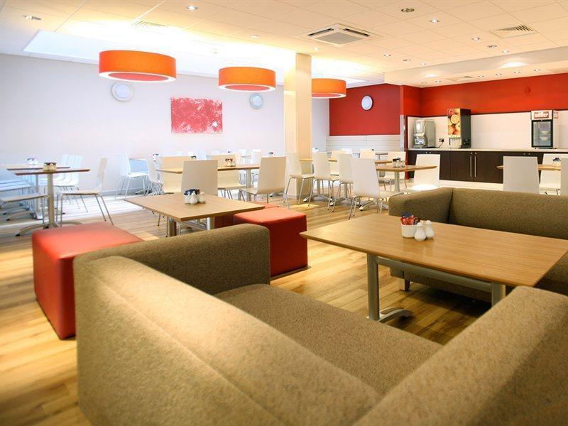 Travelodge London Ealing Eksteriør billede